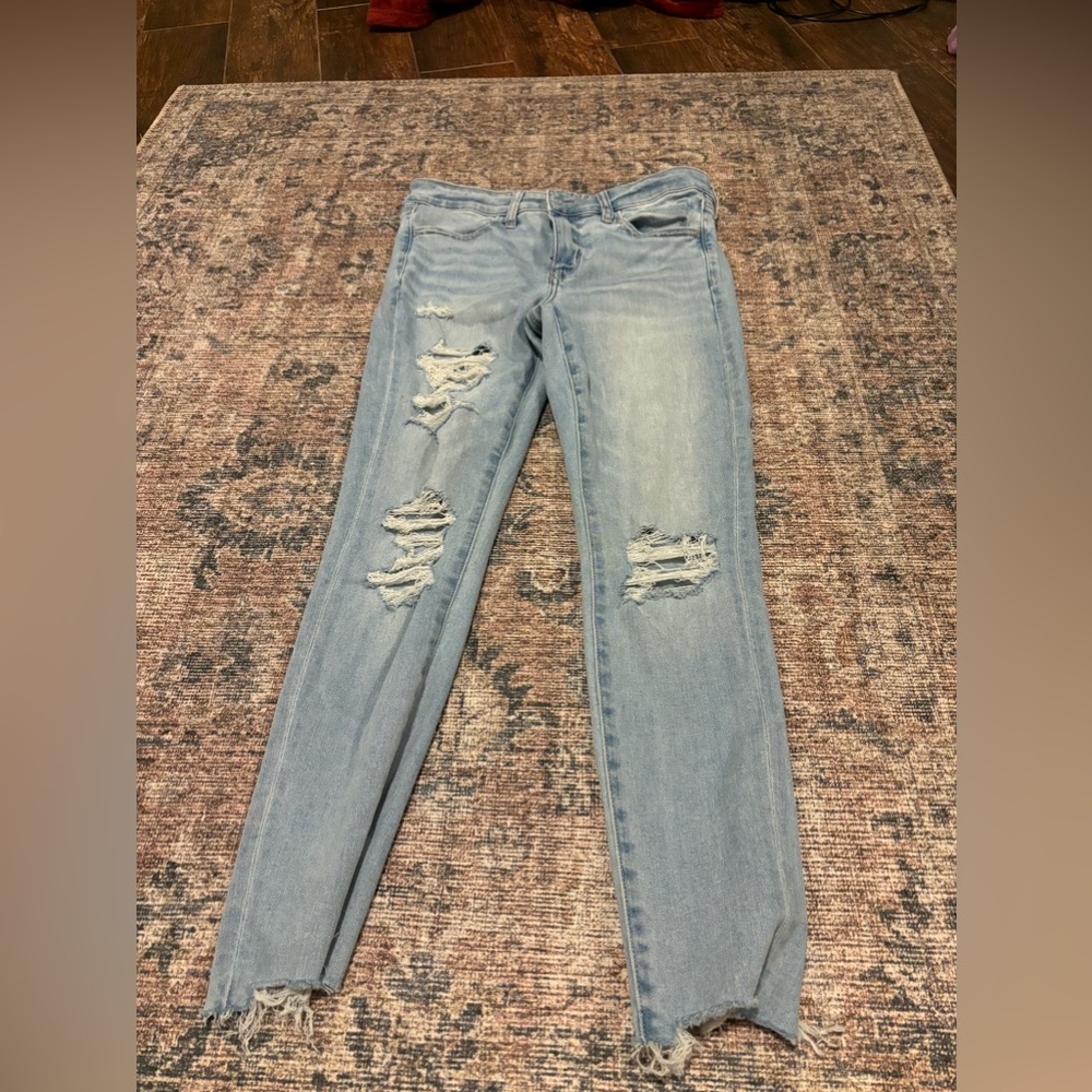 American Eagle Womens Light washed Size 8 skinny jeans